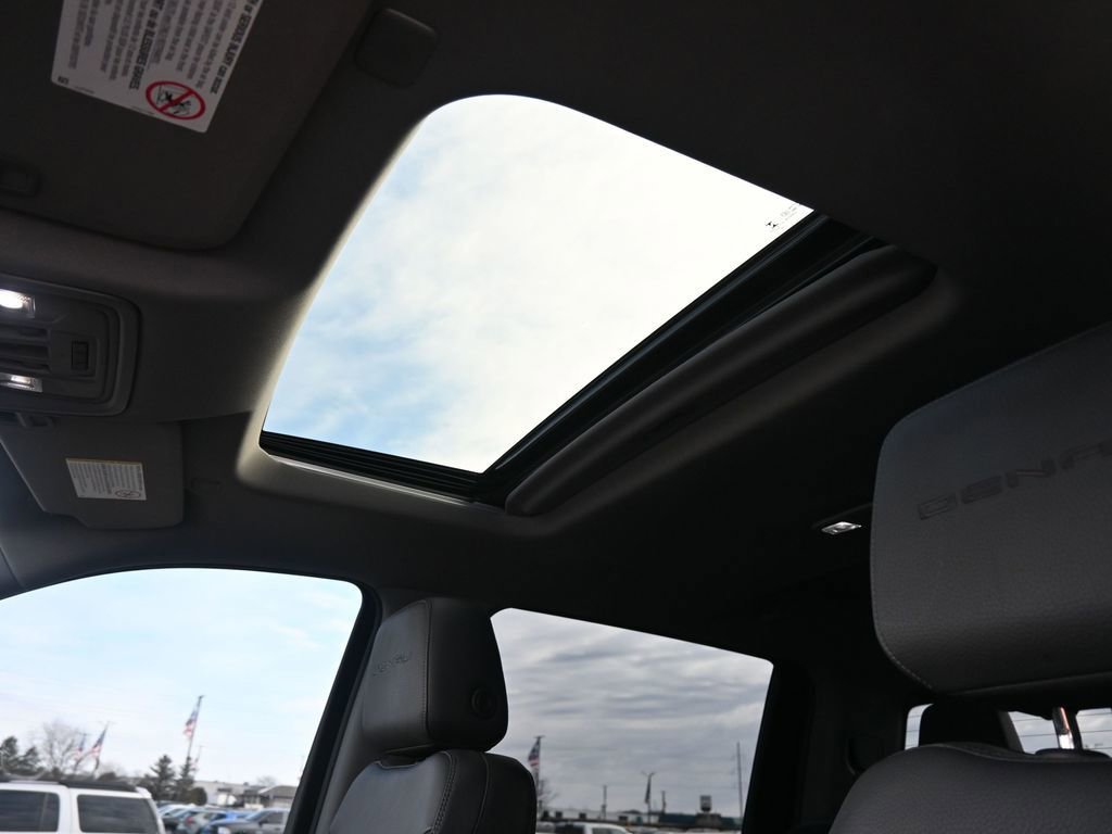 Used 2021 GMC Sierra 2500 Denali w/ Denali Black Diamond Edition image 24