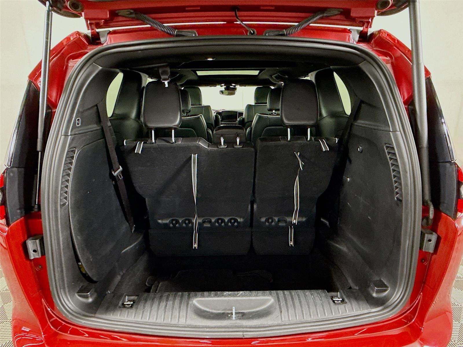 Used 2025 Chrysler Pacifica Limited image 20