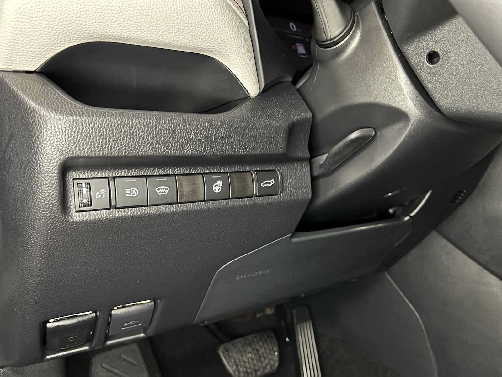 Used 2025 Toyota RAV4 XLE Premium w/ Weather Package AWD/4WD image 27