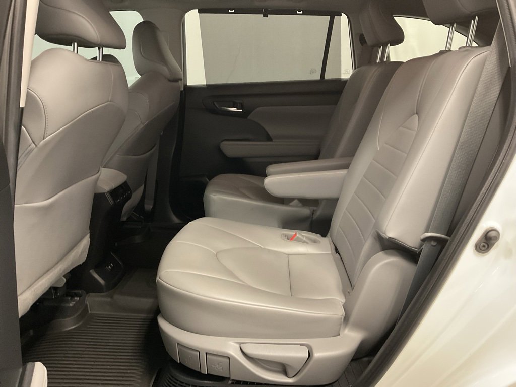 Used 2021 Toyota Highlander XLE image 27