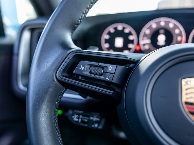 Certified 2025 Porsche Cayenne S image 29