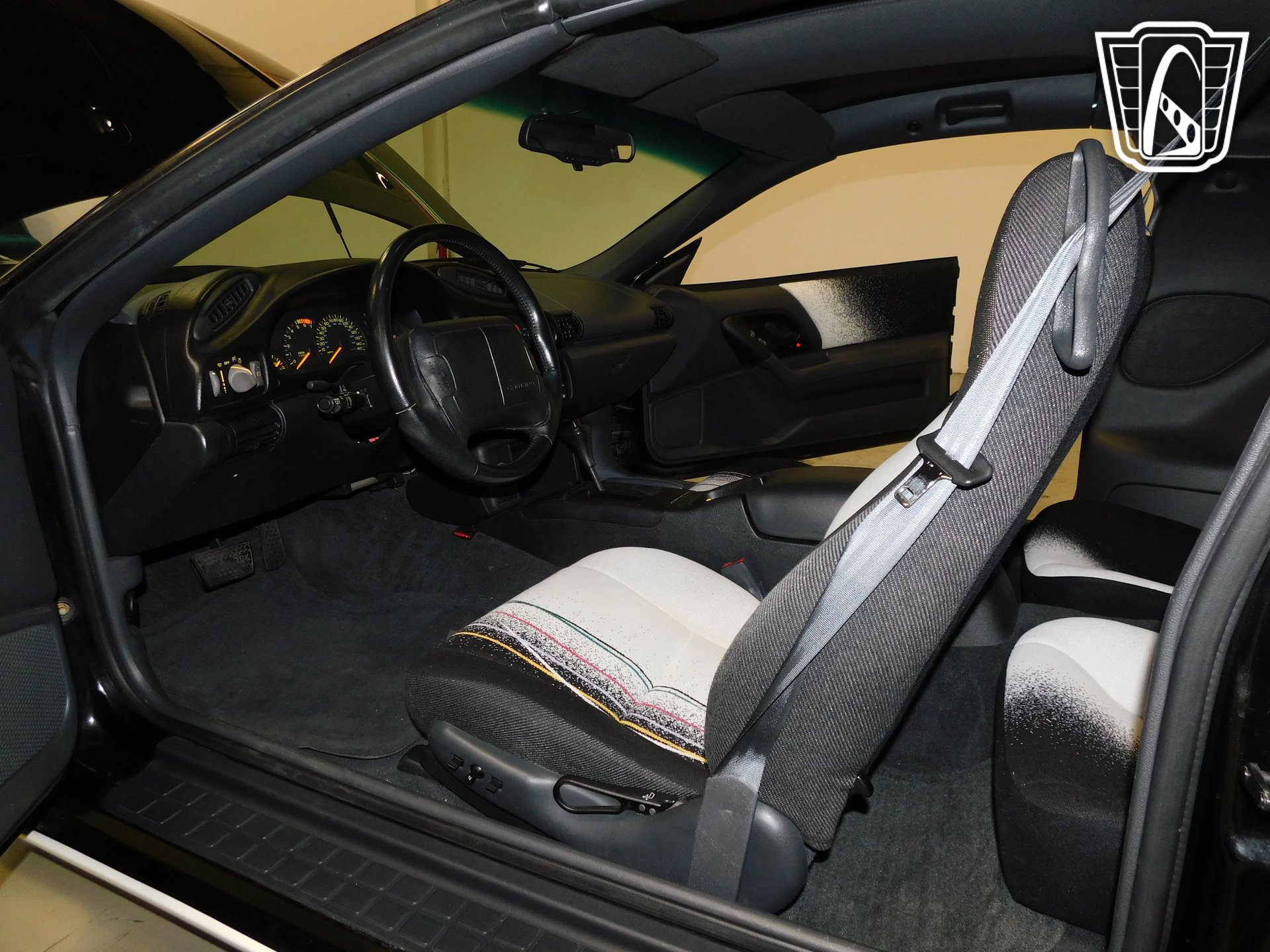 Used 1993 Chevrolet Camaro Z28 RWD image 6