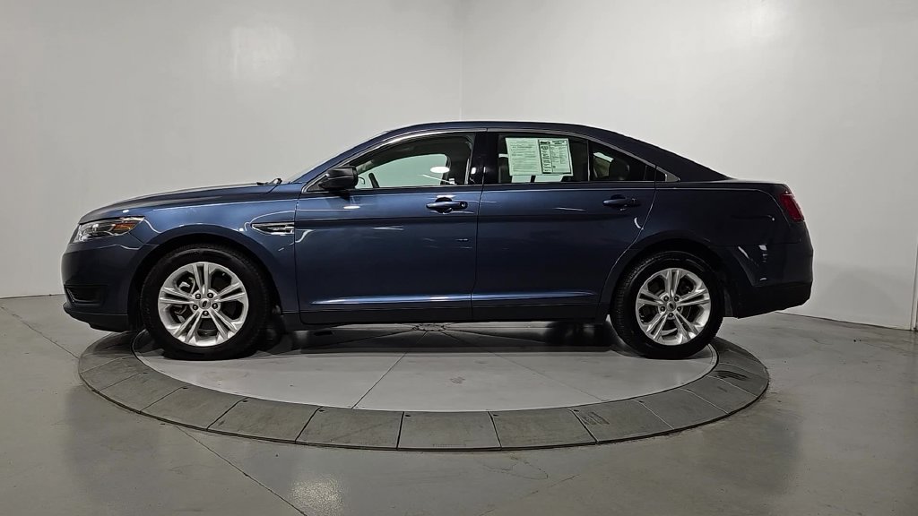 Used 2018 Ford Taurus SE FWD image 2