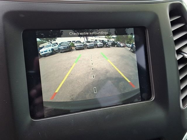 Used 2019 Jeep Cherokee Latitude Plus w/ Comfort/Convenience Group FWD image 14