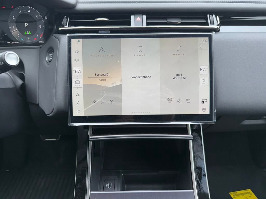 New 2026 Land Rover Range Rover Velar Dynamic SE image 23