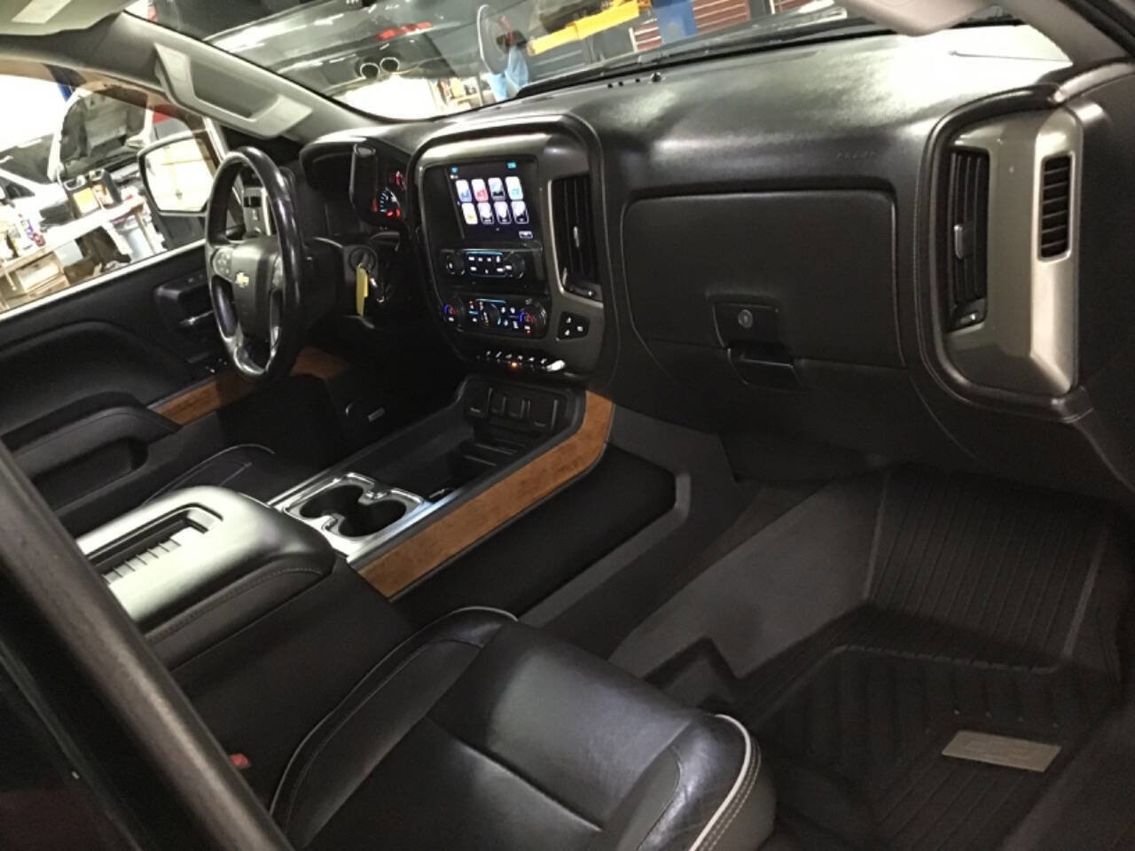 Used 2017 Chevrolet Silverado 1500 High Country AWD/4WD image 24