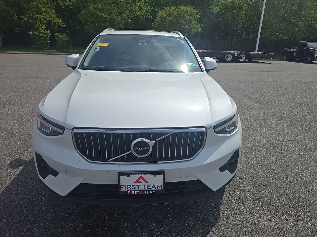 Used 2023 Volvo XC40 B5 Plus w/ Driver Assist Package image 2