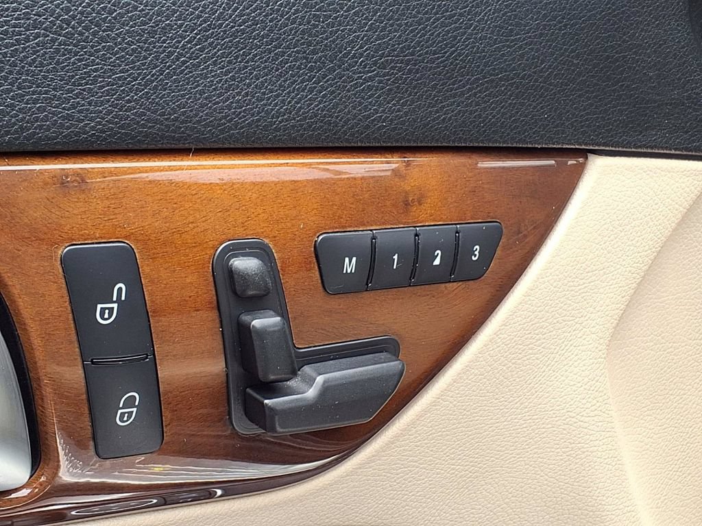 Used 2012 Mercedes-Benz SLK 350 image 25