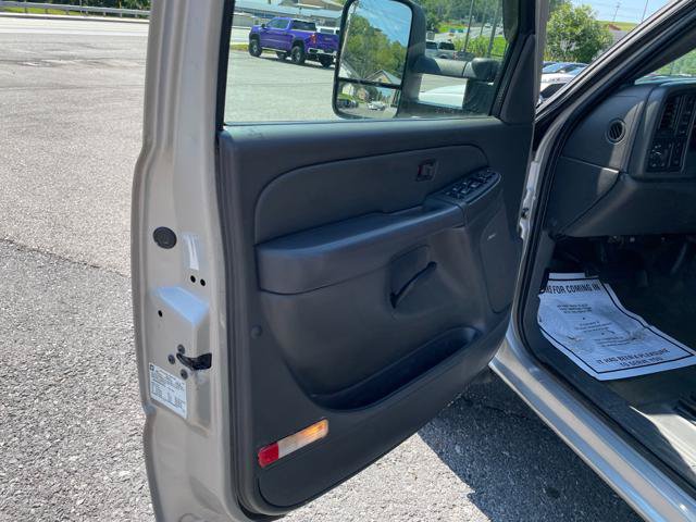 Used 2006 Chevrolet Silverado 2500 LT w/ Heavy-Duty Power Package AWD/4WD image 14