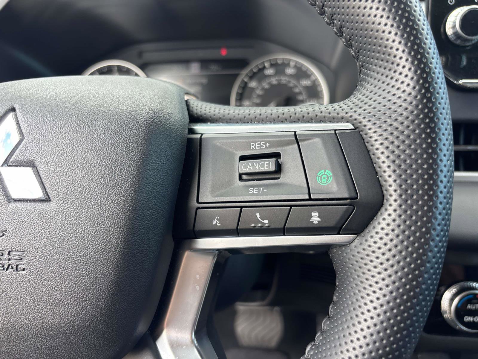 Used 2024 Mitsubishi Outlander SE image 18