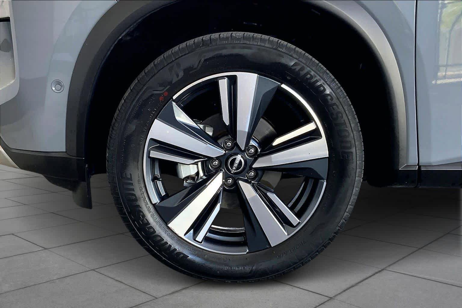 Used 2023 Nissan Rogue SV AWD/4WD image 11