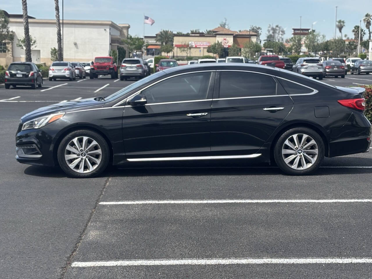 Used 2015 Hyundai Sonata Sport w/ Option Group 03 FWD image 4