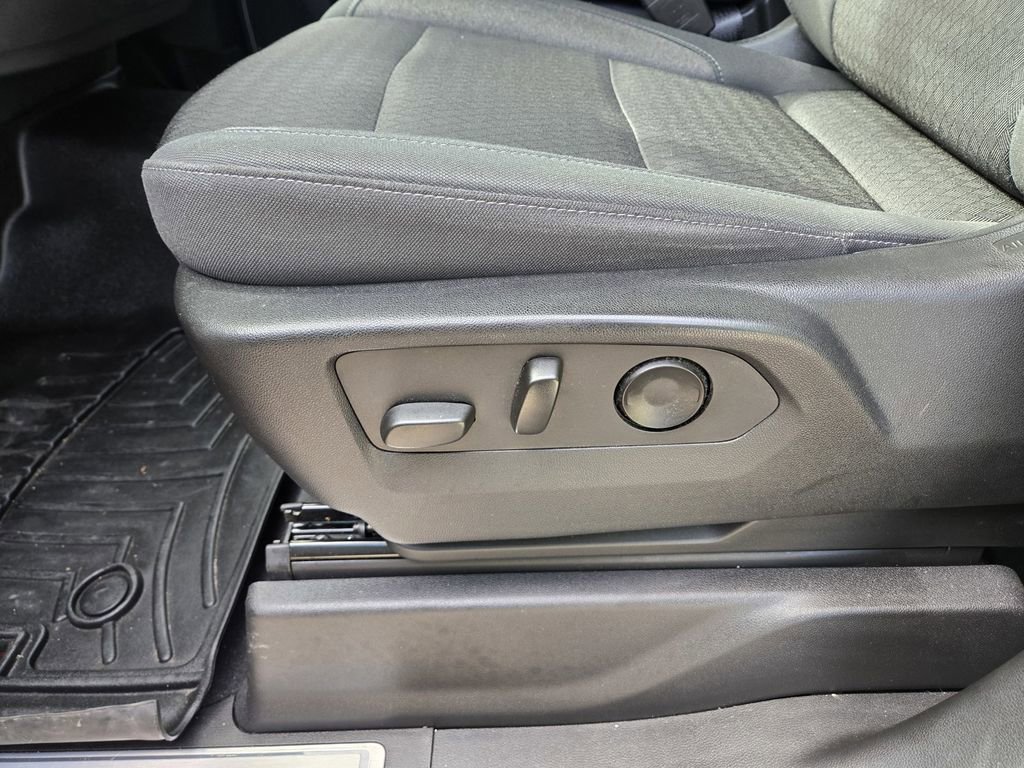 Used 2022 Chevrolet Silverado 1500 LT AWD/4WD image 15