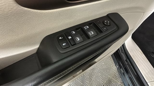 Used 2023 Chrysler Voyager LX FWD image 10