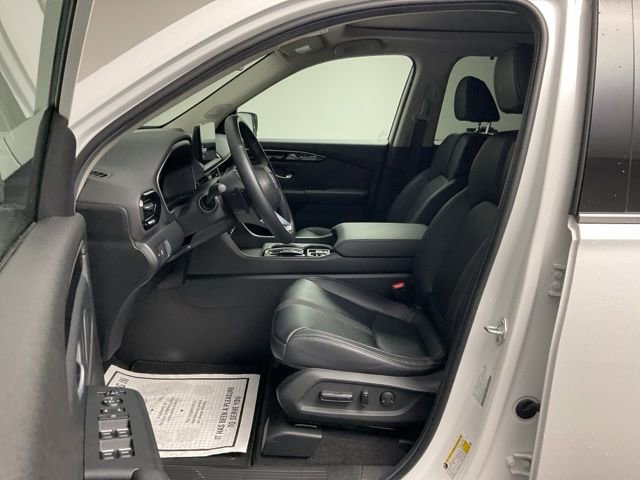 Used 2025 Honda Pilot Touring image 11