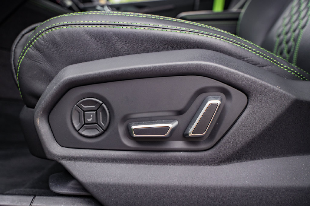 Used 2025 Lamborghini Urus SE AWD/4WD image 20
