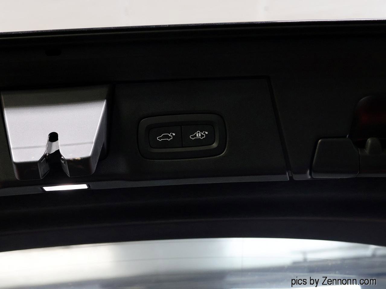 Used 2020 Volvo V90 T6 Cross Country w/ Protection Package Premier AWD/4WD image 28