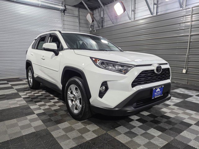 Used 2020 Toyota RAV4 XLE w/ Convenience Package AWD/4WD image 4