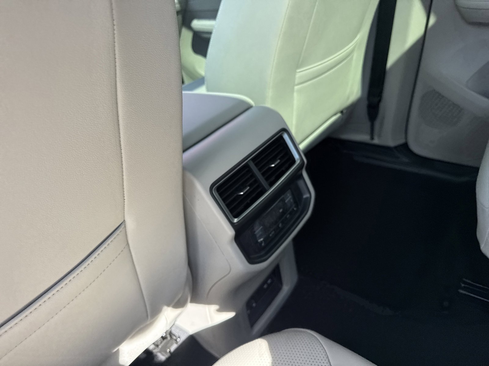 New 2026 Volkswagen Atlas SEL Premium R-Line image 21