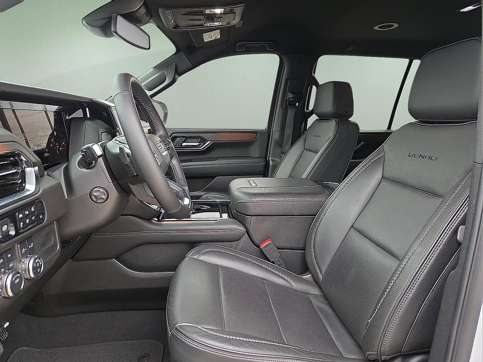 Used 2025 GMC Yukon Denali image 15