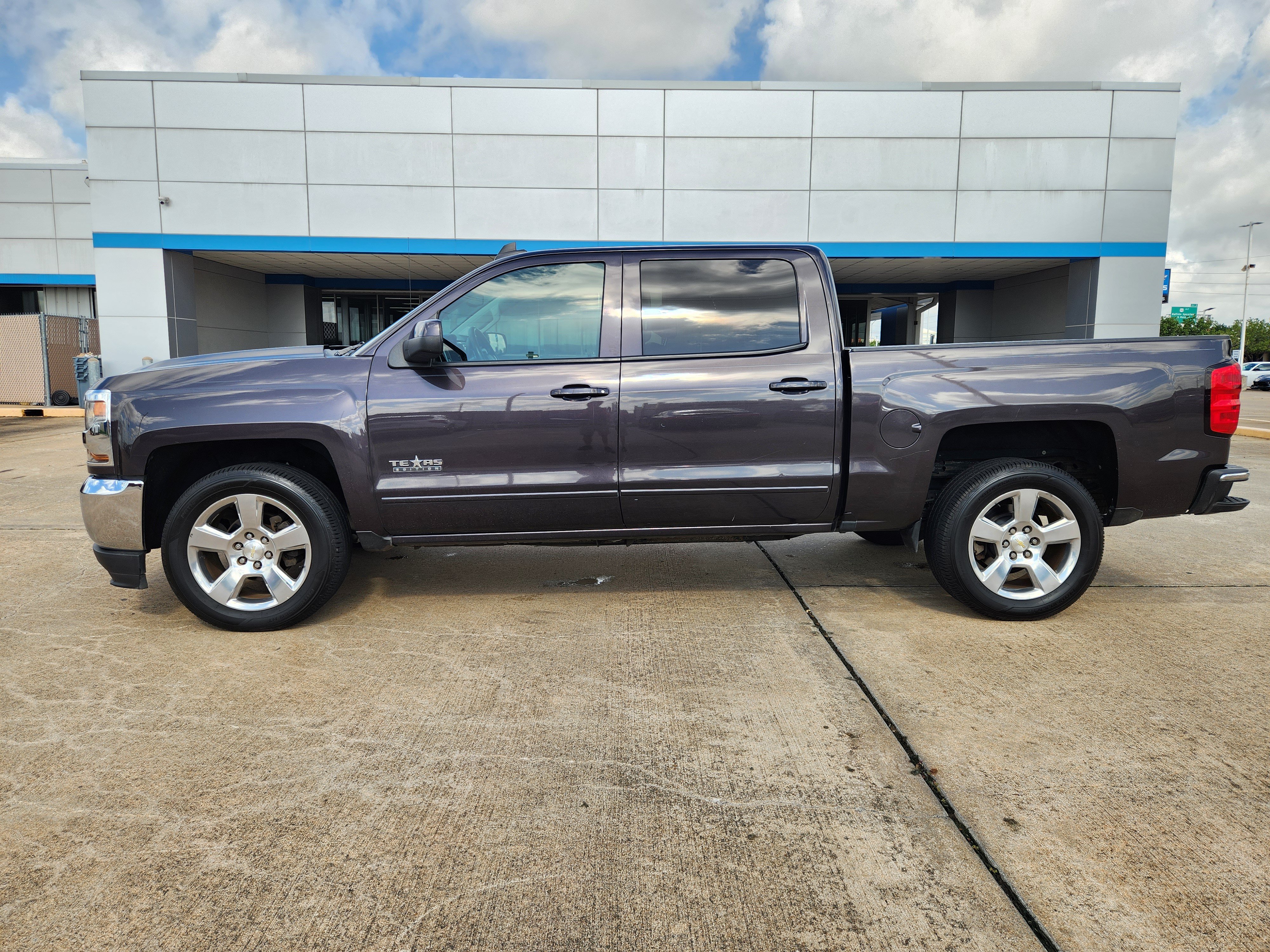Used 2016 Chevrolet Silverado 1500 LT w/ Texas Edition RWD image 5