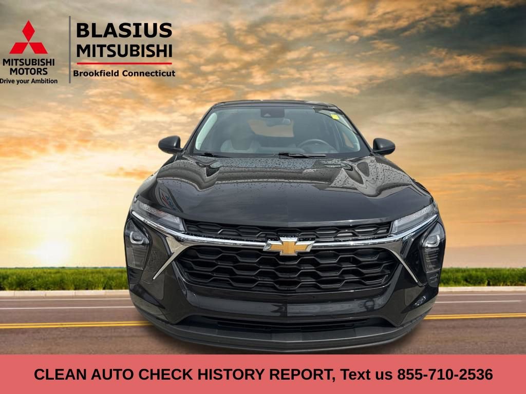 Used 2024 Chevrolet Trax LS image 3