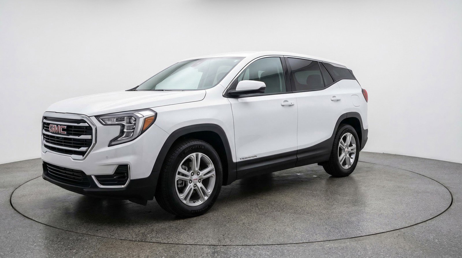 Used 2024 GMC Terrain SLE image 3