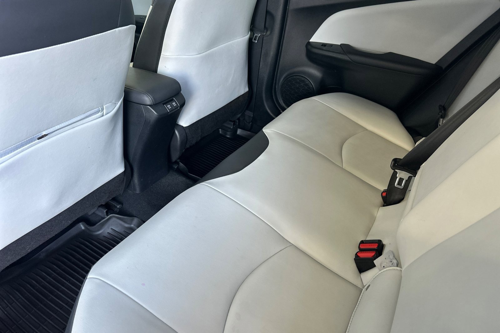 Certified 2022 Toyota Prius Limited w/ Premium Convenience Package FWD image 11