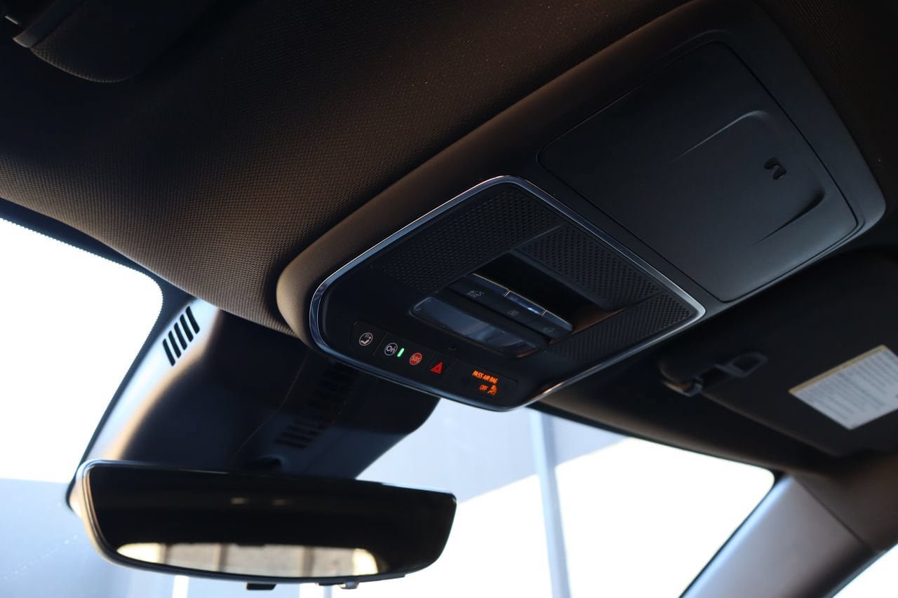 Used 2024 Chevrolet Traverse RS FWD image 30