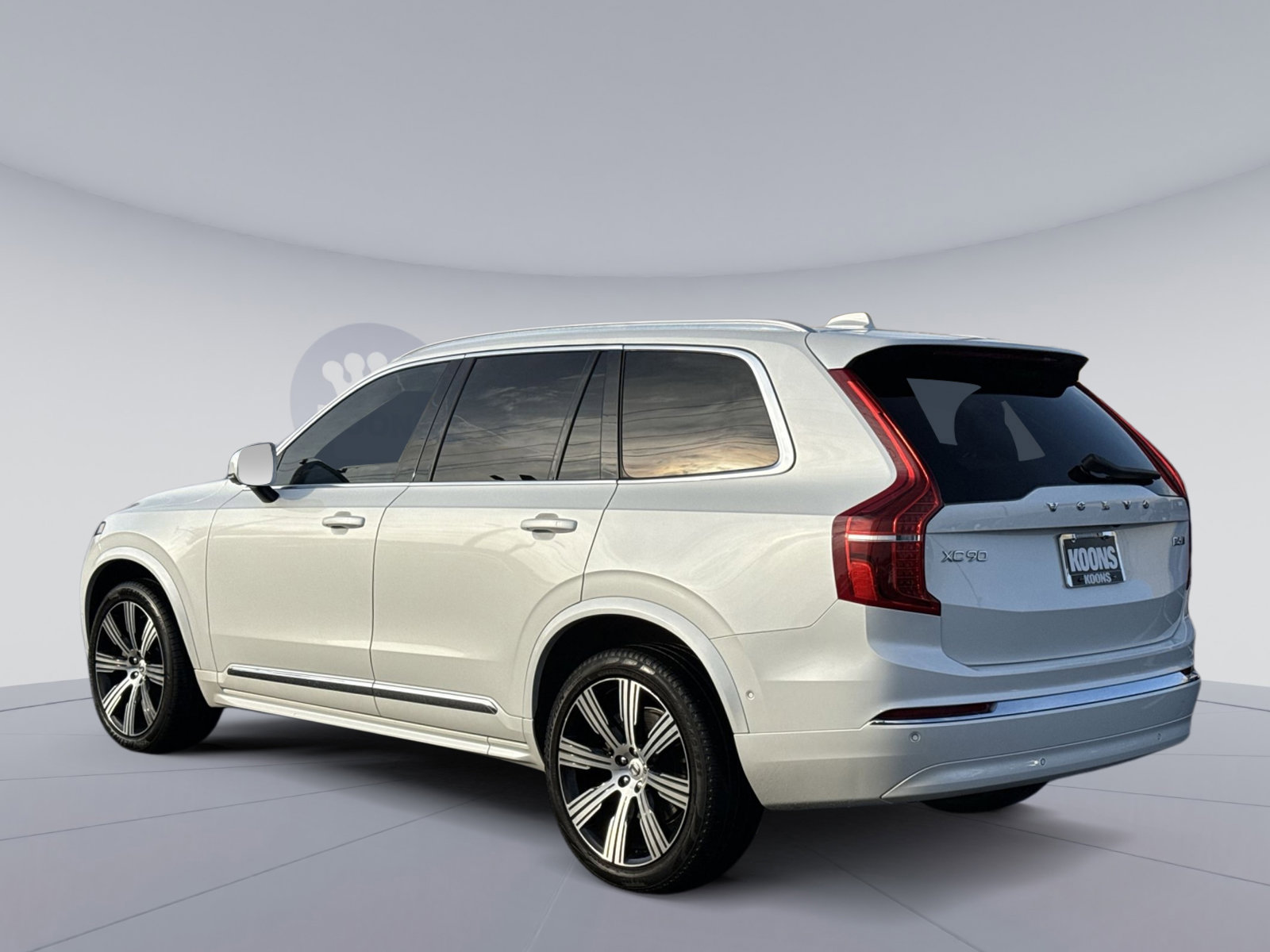 Used 2024 Volvo XC90 B6 Ultimate w/ Protection Package image 4