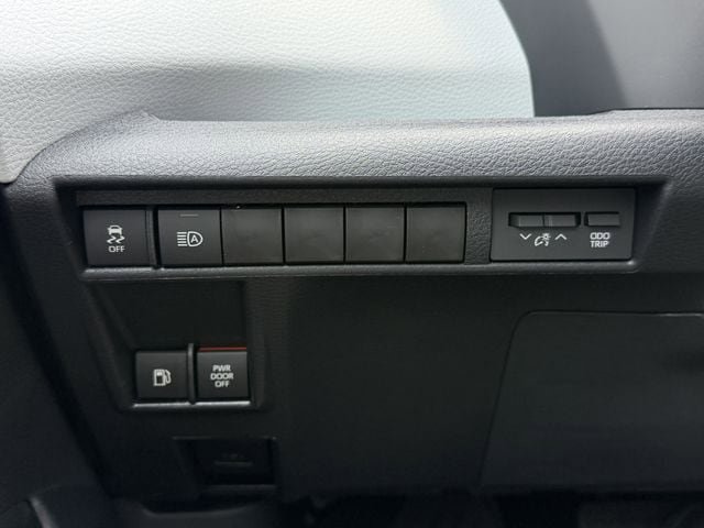 New 2026 Toyota Sienna LE FWD image 19