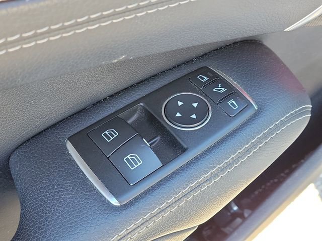 Used 2017 Mercedes-Benz SL 550 w/ Driver Assistance Package image 14