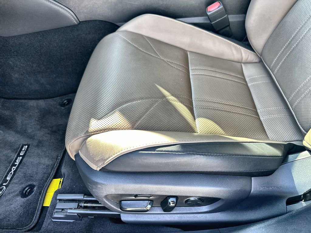 Used 2020 Lexus ES 350 Luxury w/ Accessory Package 2 image 25