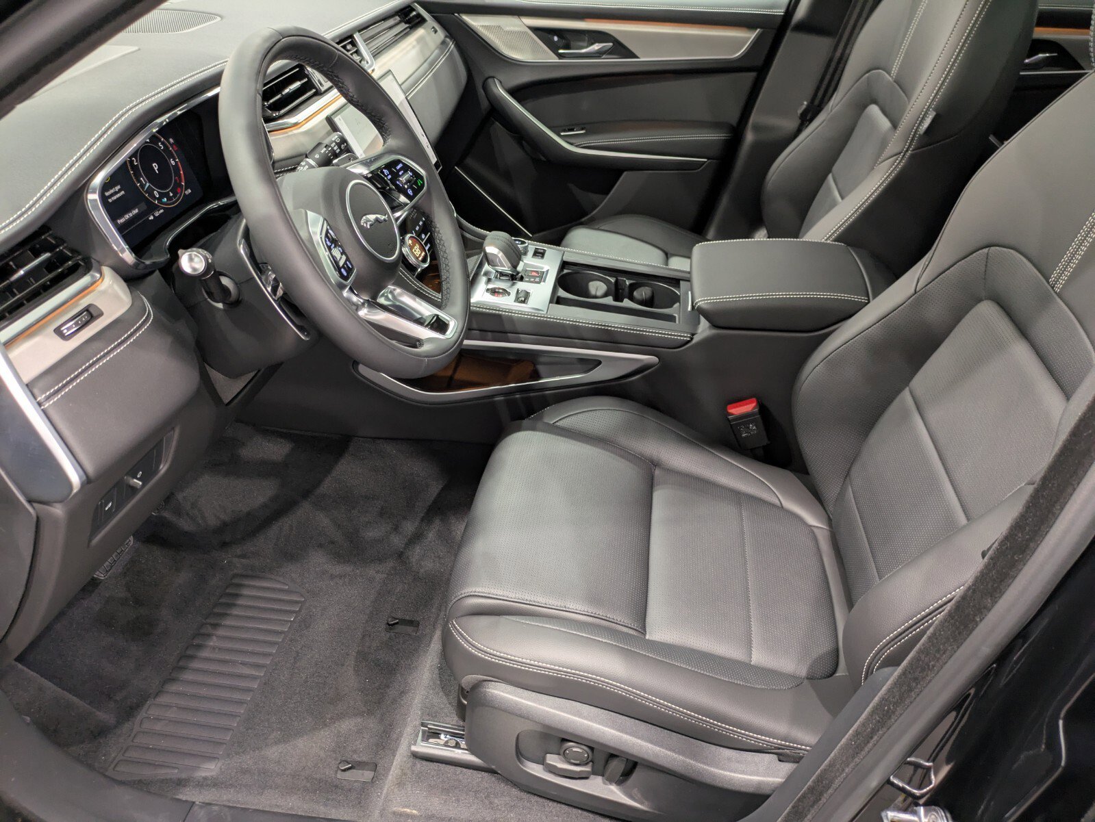 New 2026 Jaguar F-PACE R-Dynamic S image 6