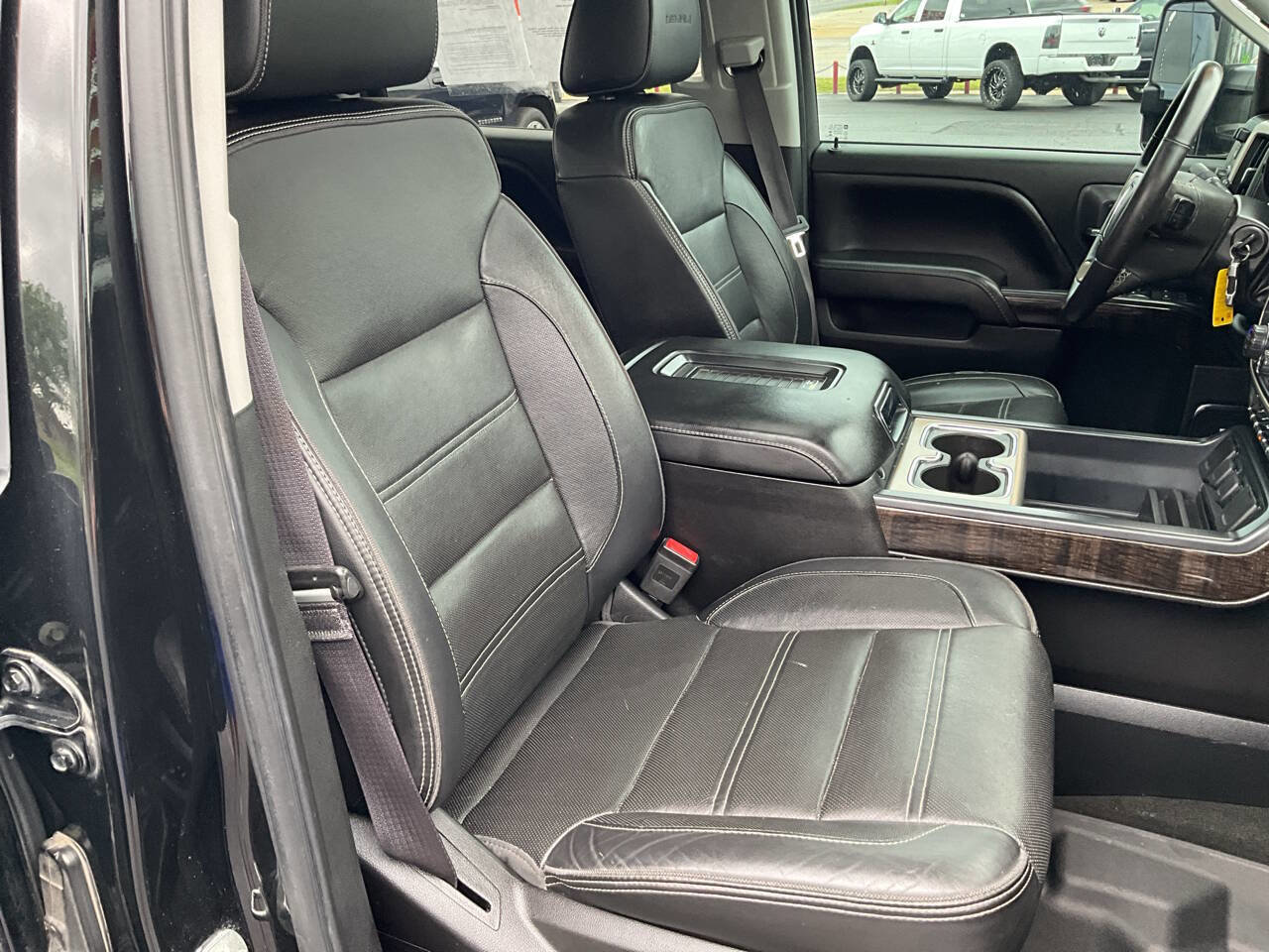 Used 2016 GMC Sierra 2500 Denali w/ Duramax Plus Package AWD/4WD image 16