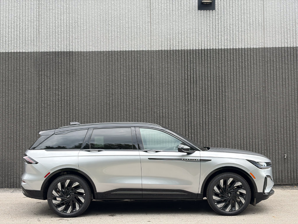 New 2026 Lincoln Nautilus Reserve w/ Jet Appearance Package AWD/4WD image 8