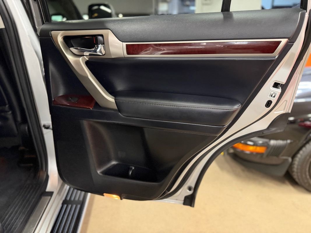 Used 2018 Lexus GX 460 Premium w/ Premium Package image 26