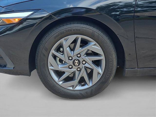 Used 2024 Hyundai Elantra SEL FWD image 14