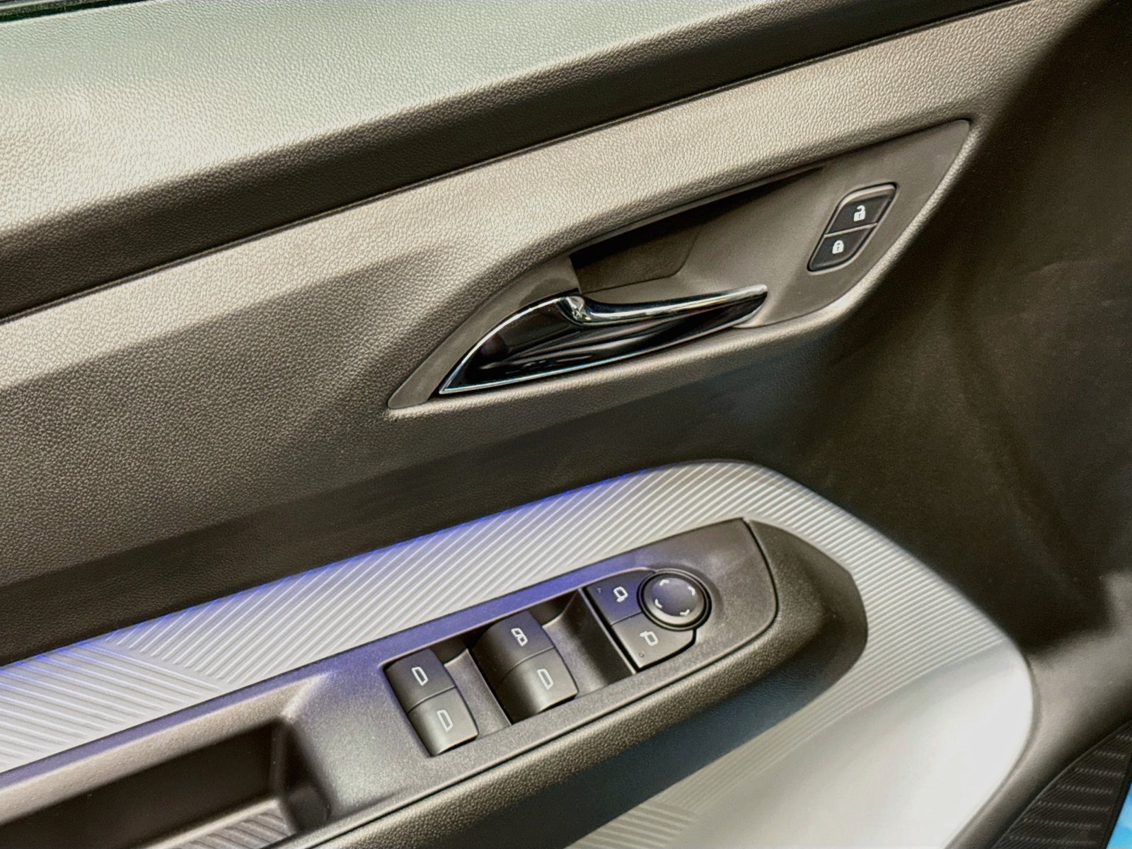New 2027 Chevrolet Bolt RS w/ Technology Package FWD image 21