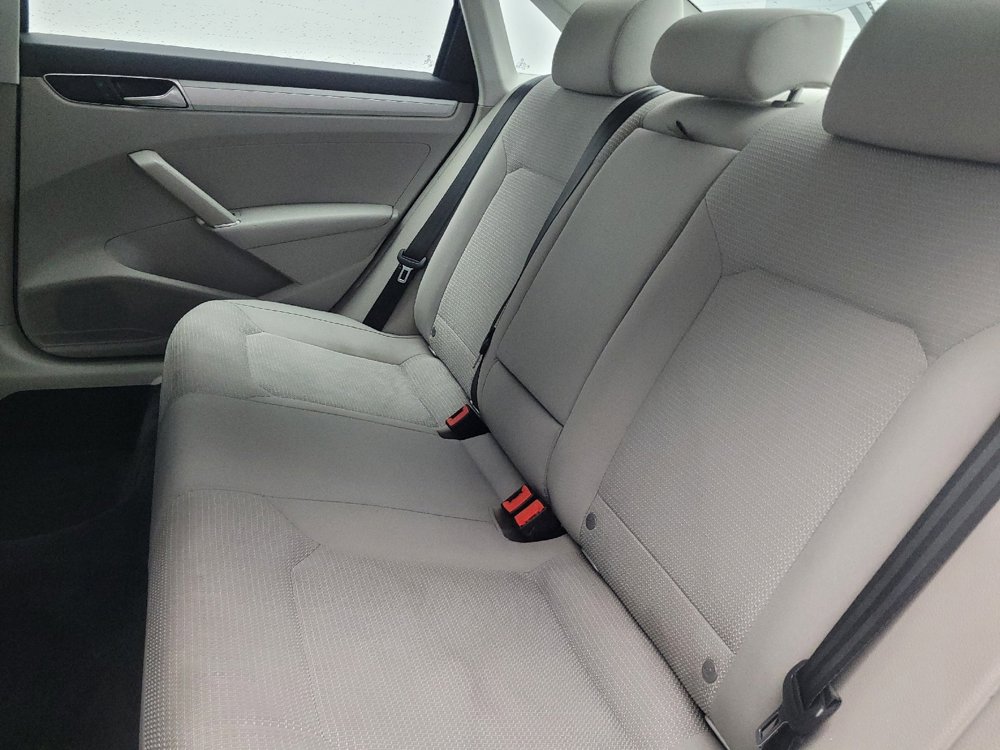 Used 2016 Volkswagen Passat 1.8T S image 18