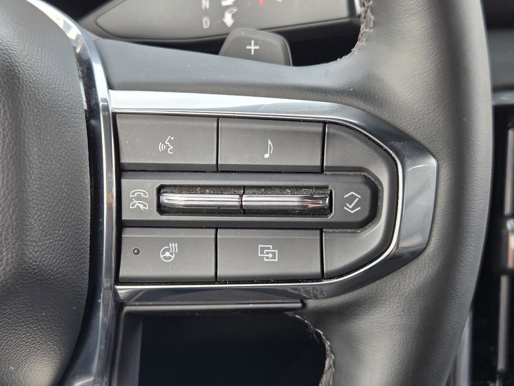 Used 2025 GMC Yukon Denali AWD/4WD image 28