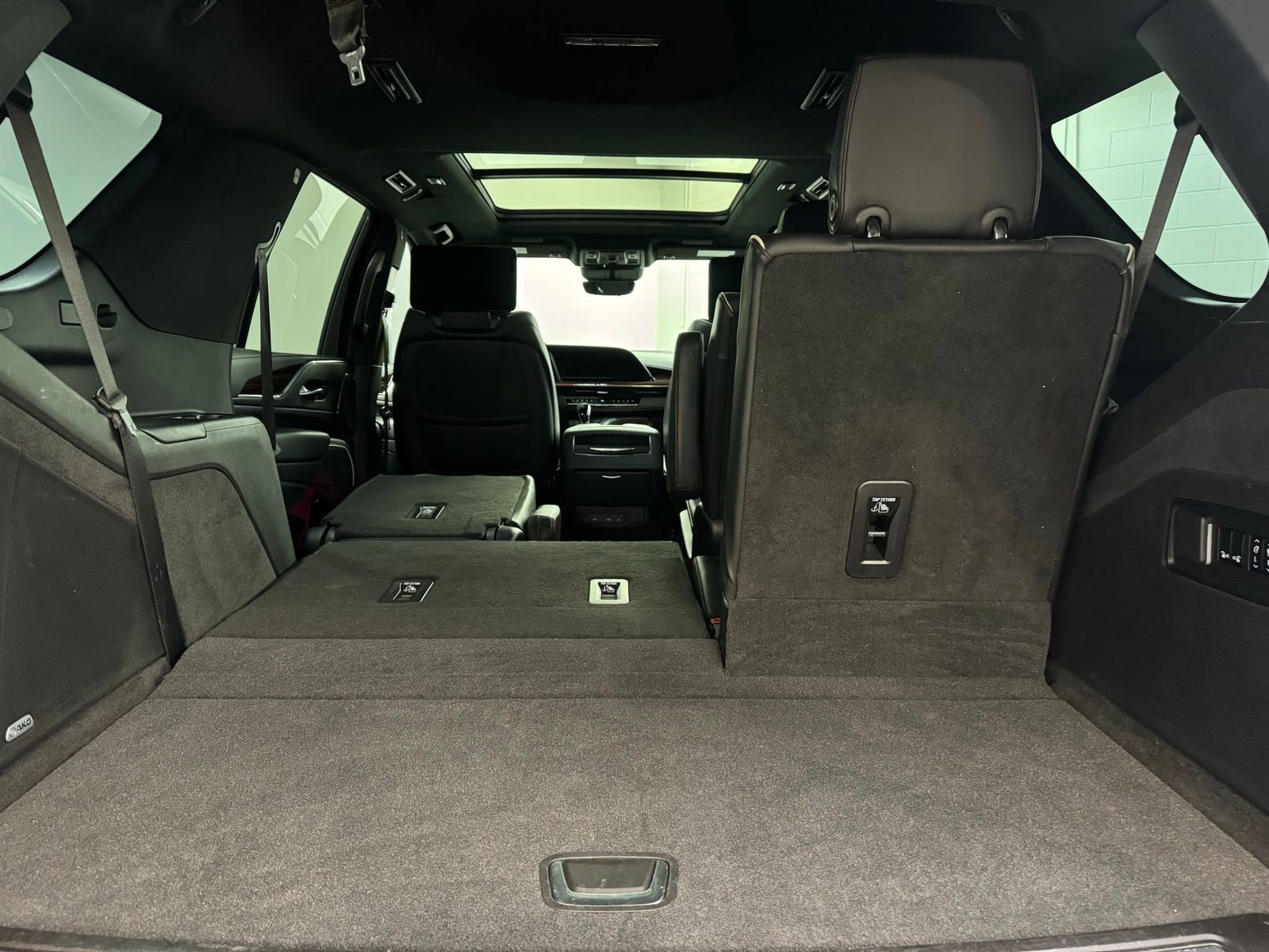 Used 2021 Cadillac Escalade Premium Luxury image 34