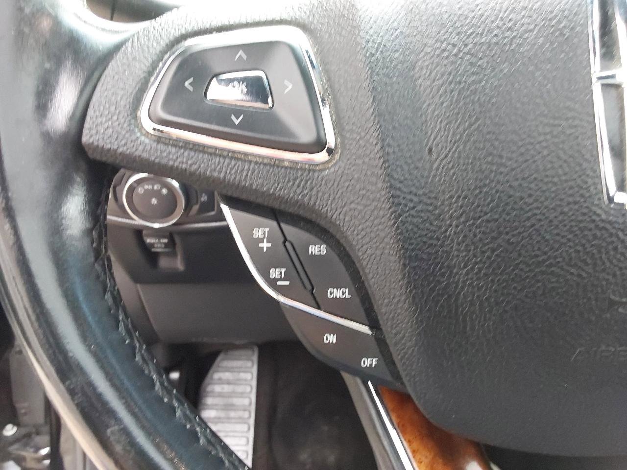 Used 2017 Lincoln MKX Reserve image 23