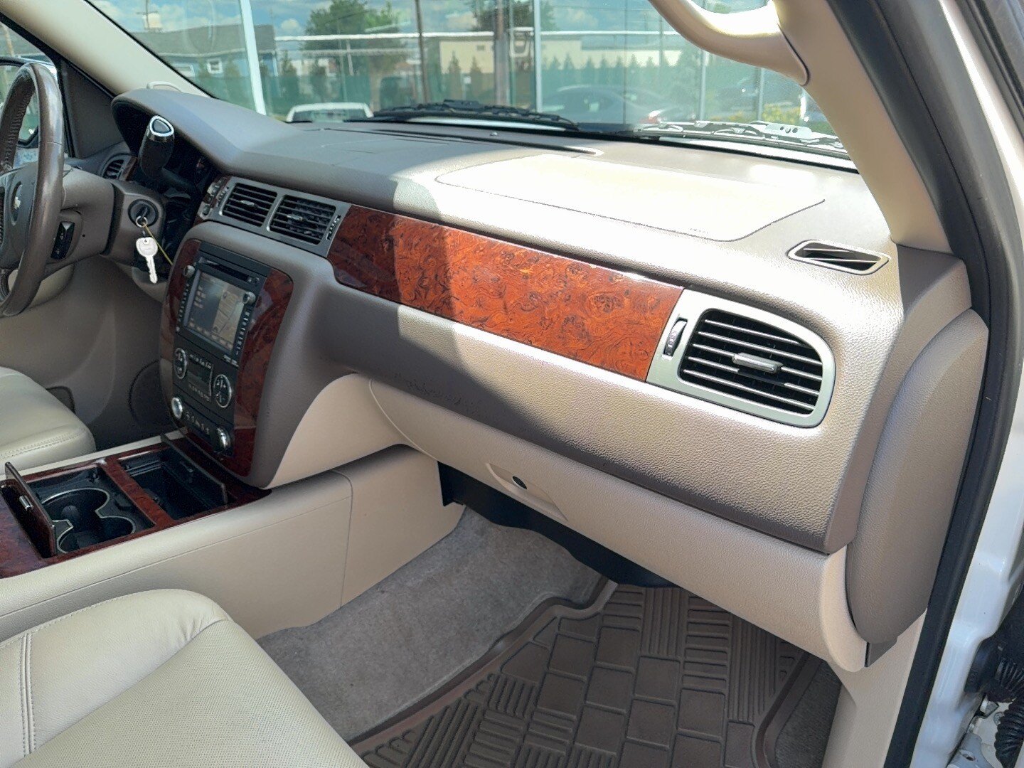 Used 2012 Chevrolet Suburban LTZ AWD/4WD image 20