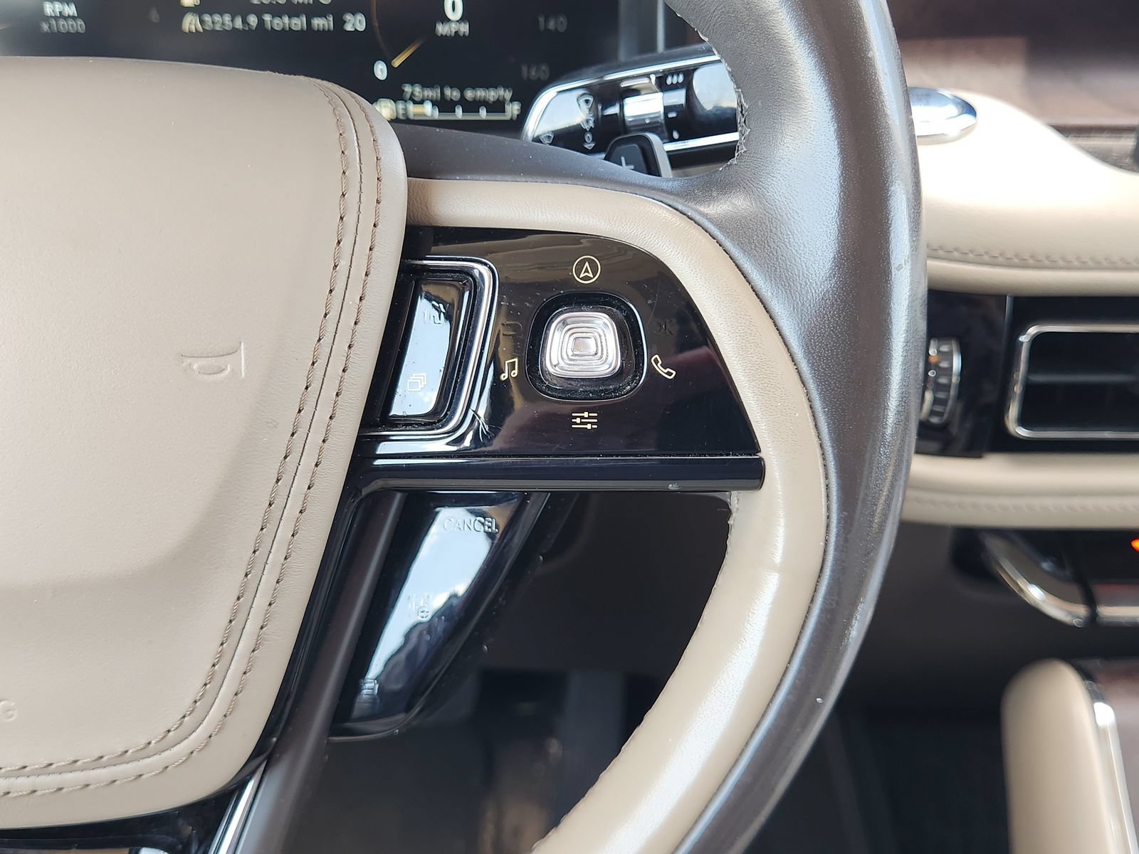 Used 2020 Lincoln Aviator Reserve w/ Equipment Group 202A AWD/4WD image 32