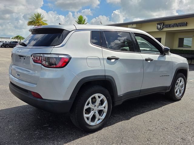 Used 2024 Jeep Compass Sport AWD/4WD image 7