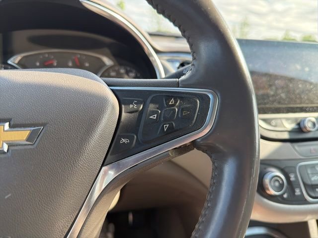 Used 2017 Chevrolet Malibu LT FWD image 35