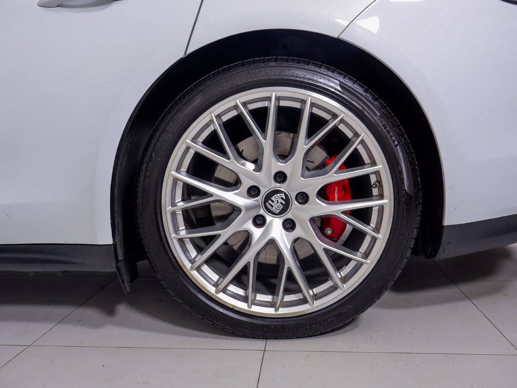 Certified 2023 Porsche Panamera 4S AWD/4WD image 32