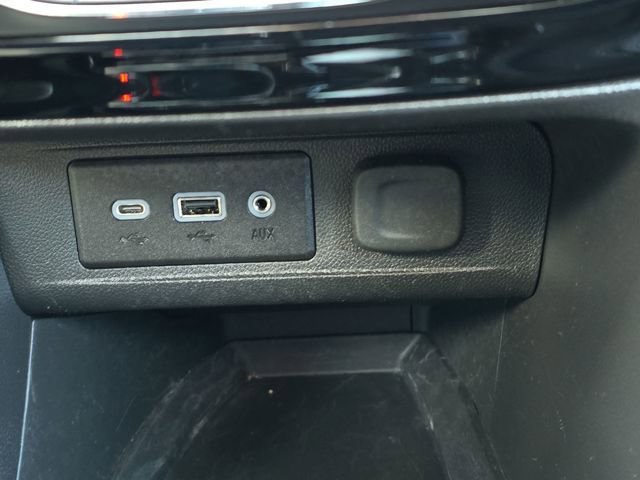 Used 2023 Buick Encore GX Essence w/ Experience Buick Package image 17