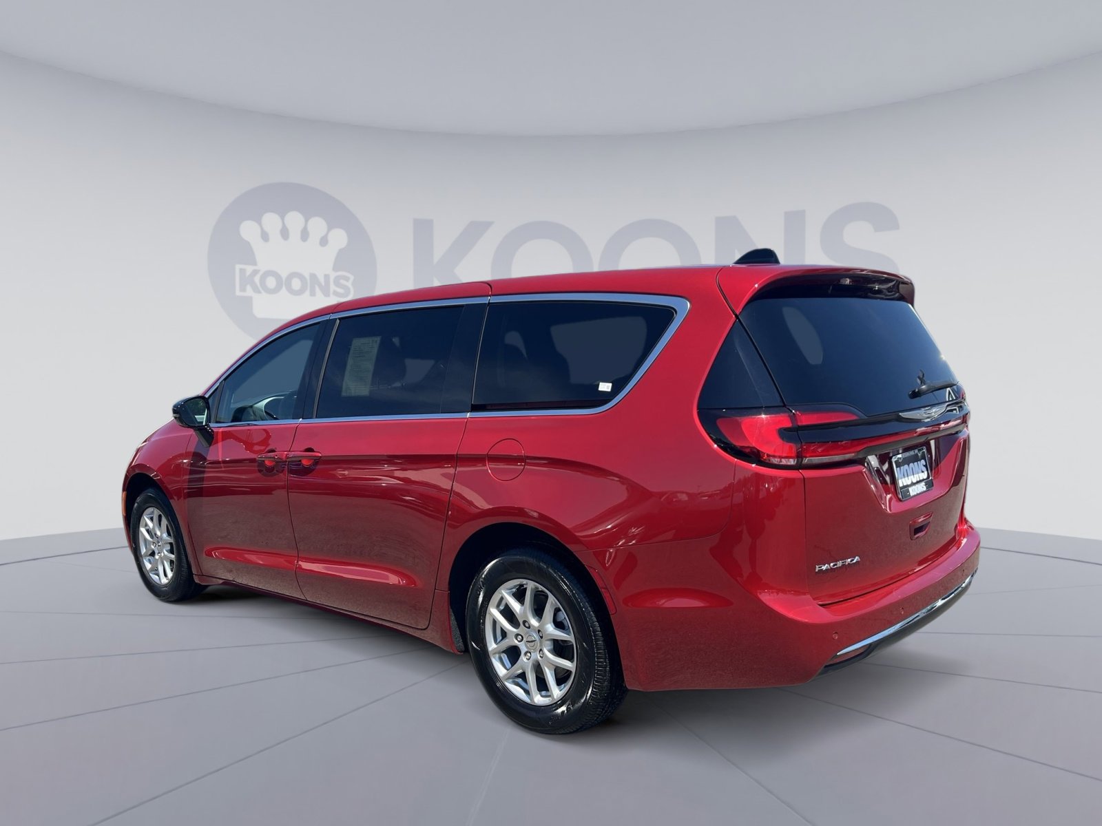 Used 2025 Chrysler Pacifica Select FWD image 8